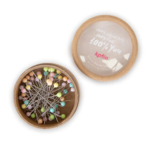 CAJA CON 60 ALFILERES DE COLORES KATIA